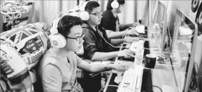 ​什么动物天天熬夜，当然是眼睛上有着黑眼圈的大熊猫啦