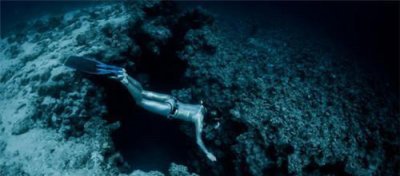 ​马里亚纳海沟可深入探索，为何在10929米突然停了？看他拍到了啥