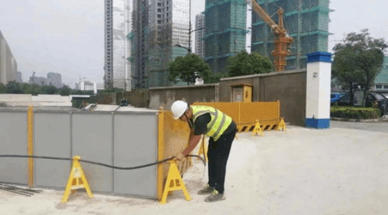 女子假死赖账(女子将女儿抛入河)