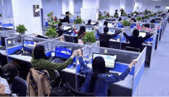 女子假死赖账(女子将女儿抛入河)