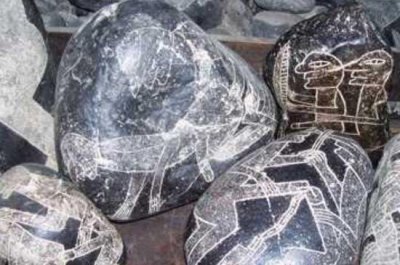 ​揭秘没有大概存在的化石，伊卡石上刻着性爱图案_未解之谜