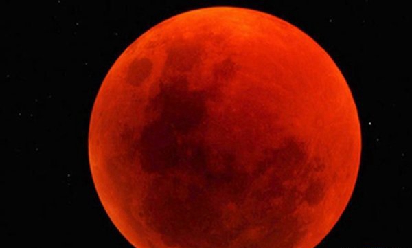 红月亮的咒骂之谜,盘古天子在红月亮功夫吊颈寻短见