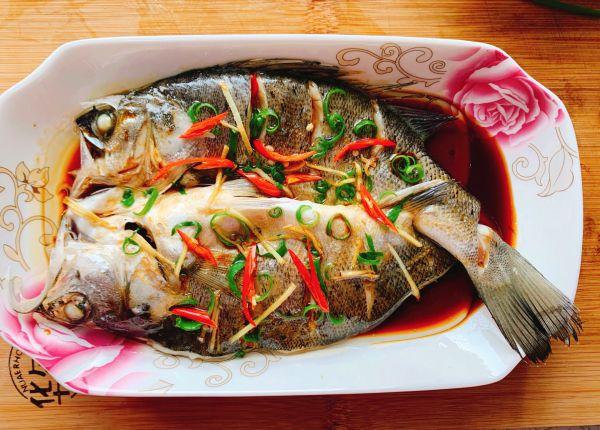 清蒸鲈鱼需要蒸几分钟才能熟,清蒸鲈鱼几分钟蒸熟