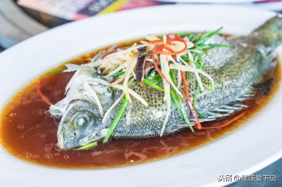 ​清蒸鲈鱼需要蒸几分钟才能熟（清蒸鲈鱼几分钟蒸熟）