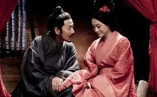 秦始皇比刘邦大几岁,秦始皇和刘邦相差多大岁数