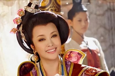 ​刘晓庆的儿子和女儿多大岁（刘晓庆4段婚姻无儿无女）