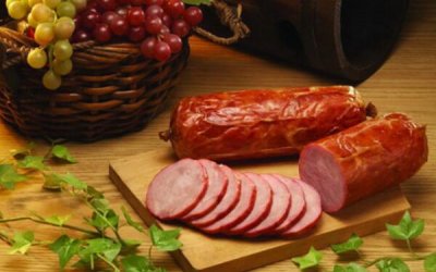 ​啤酒能和烟熏火腿一起吃吗，不能（诱发消化道疾病）