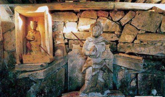 有人拍到了金箍棒，金箍棒惊现孙悟空古墓中