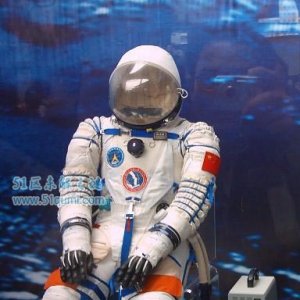 ​宇航服:造价达2亿沉达120公斤 宇航服破了会何如?