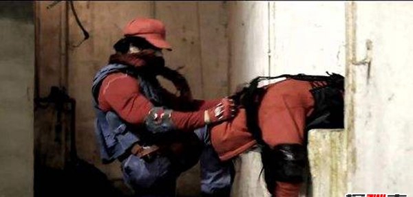 老照片拍到将来人,穿梭者犹如拿着数码相机