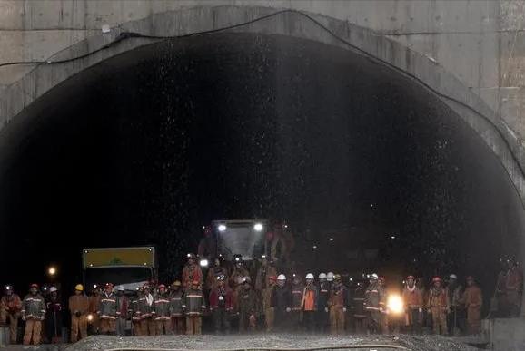 峰爆电影演的是哪里的地质构造(是因为灾难场景的震撼)(4)