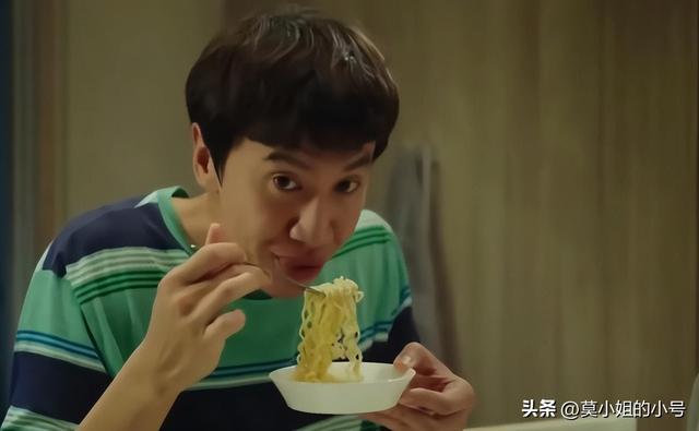 好看的11部韩国喜剧电影(近10年评分最高的10部韩国喜剧)(22)