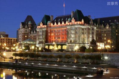 ​加拿大旅游攻略（详细介绍加拿大旅游必备指南）