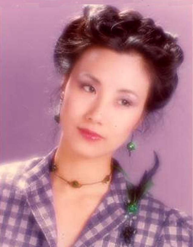 罗家英汪明荃年轻时(香港电视界的一姐汪明荃)(17)