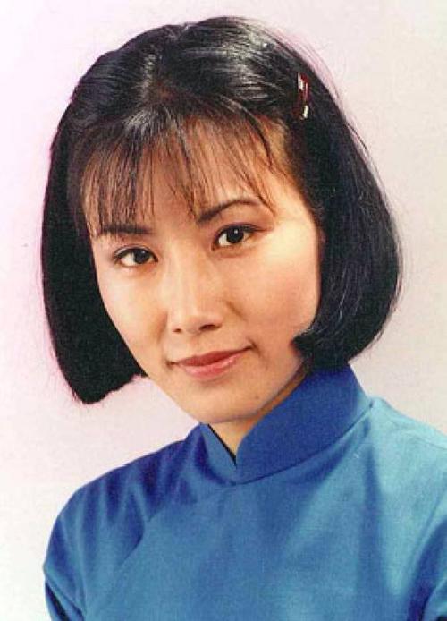 罗家英汪明荃年轻时(香港电视界的一姐汪明荃)(31)