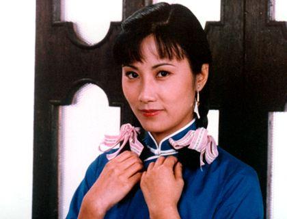 罗家英汪明荃年轻时(香港电视界的一姐汪明荃)(9)