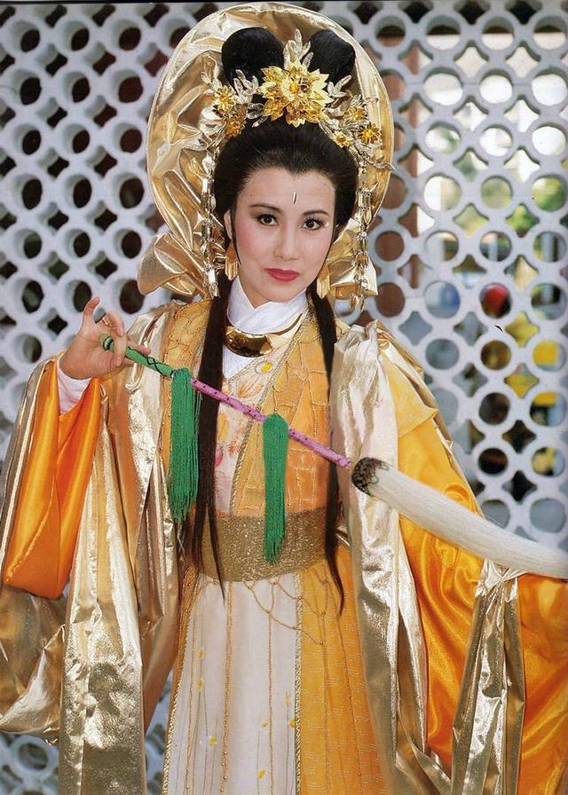 罗家英汪明荃年轻时(香港电视界的一姐汪明荃)(18)