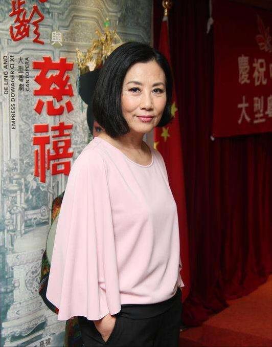 罗家英汪明荃年轻时(香港电视界的一姐汪明荃)(23)