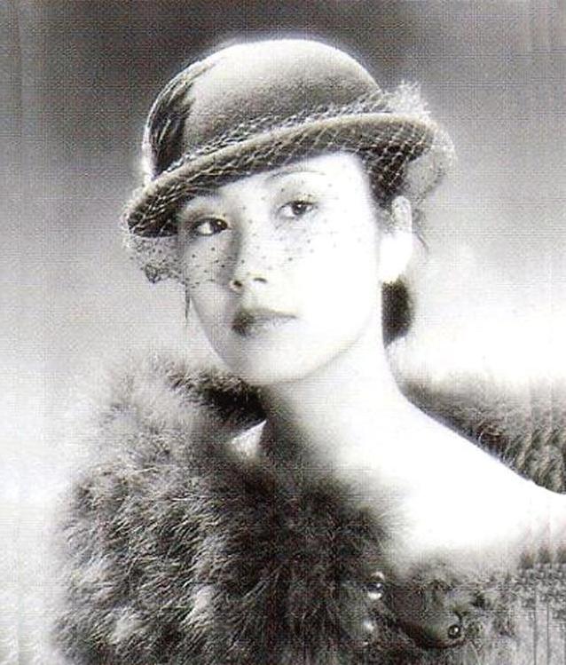 罗家英汪明荃年轻时(香港电视界的一姐汪明荃)(8)