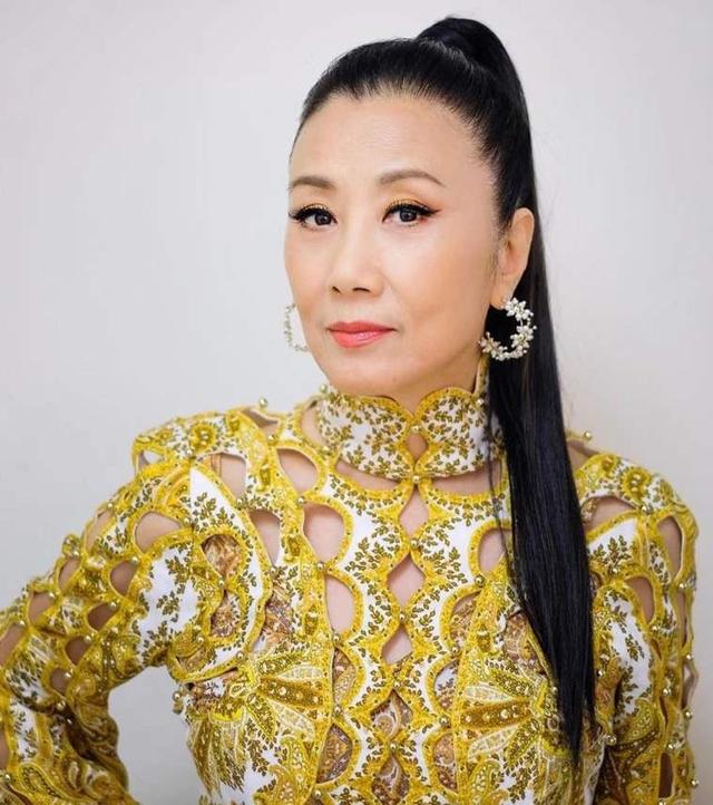 罗家英汪明荃年轻时(香港电视界的一姐汪明荃)(22)