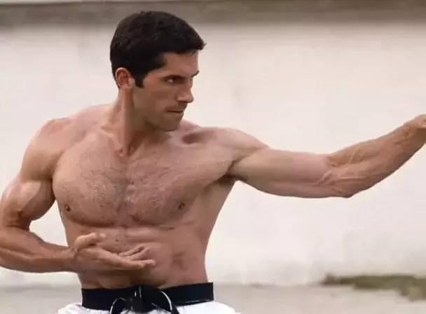 战狼2这才是猛女该看的电影（战狼2女主动作新片终于来了）(31)