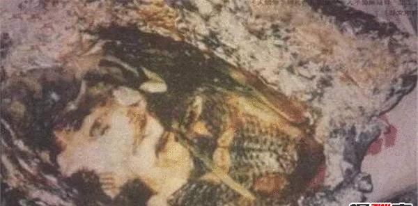 台湾十大灵异事变,DV中涌现诡异红衣小女孩