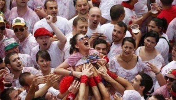 奇葩!盘点各地发生的摸乳事件,彰化摸乳巷广为人知(最窄不到70公分)