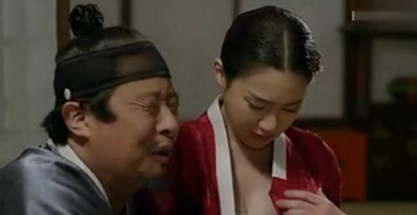 奇葩!盘点各地发生的摸乳事件,彰化摸乳巷广为人知(最窄不到70公