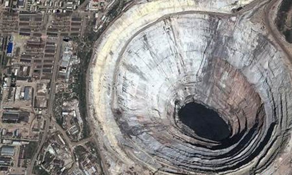 俄罗斯钻地心13000米之谜,人在地狱中发出吼声(毛骨竦然)