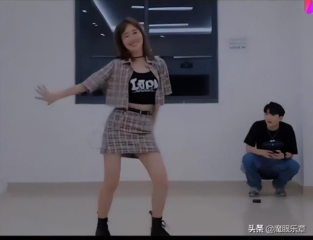 上海电视台里本土主持（上海台的后浪主持人）(15)