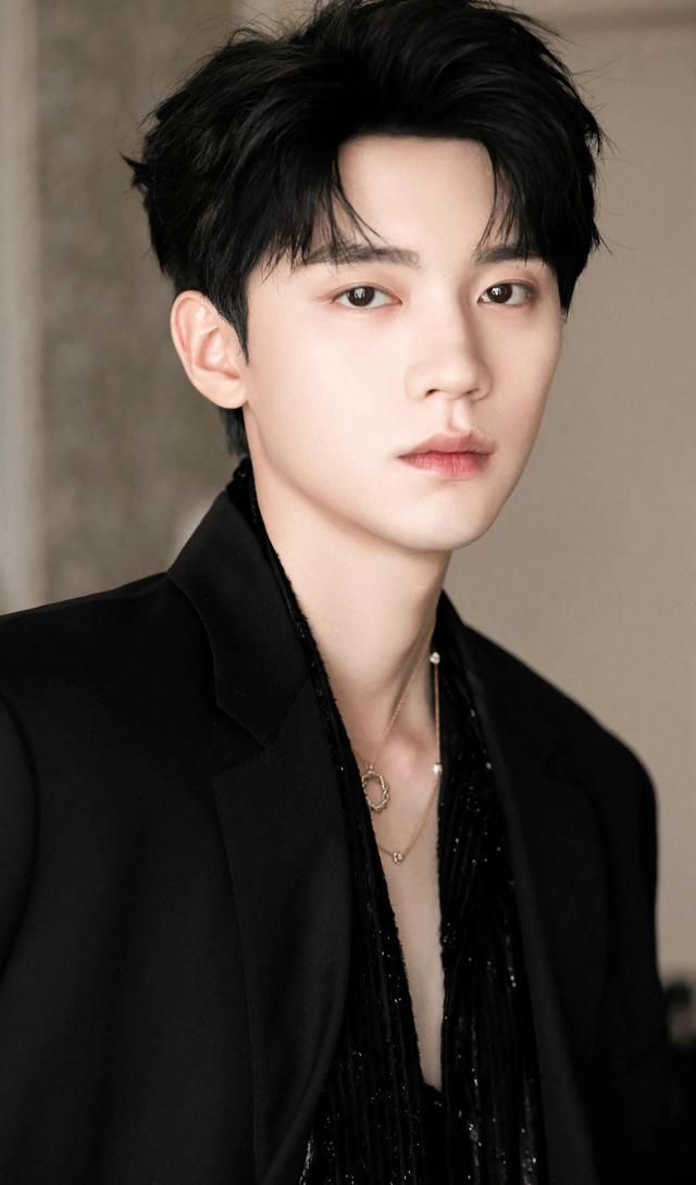 冯绍峰主演的爱情电影有哪些(冯绍峰灼灼风流出演美强惨)(22)