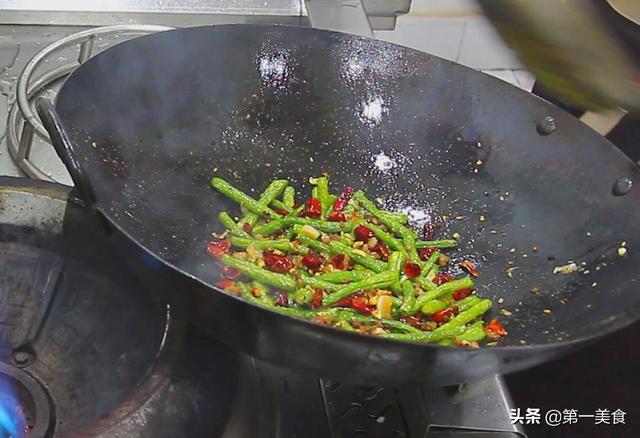 干煸四季豆的10种做法(饭店大厨教你炒干煸四季豆)(8)