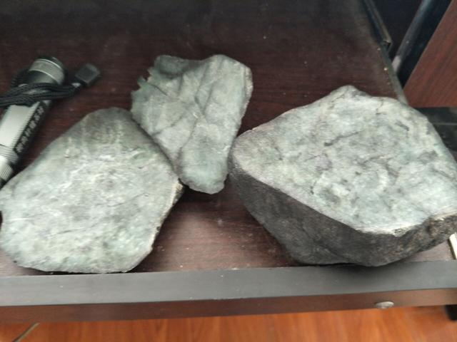 翡翠原石专业知识教程（学会这样看翡翠原石你就不在是小白）(5)