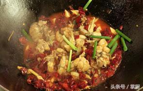 干锅牛蛙的14种做法大全(教你做鲜嫩多汁的干锅牛蛙)(14)