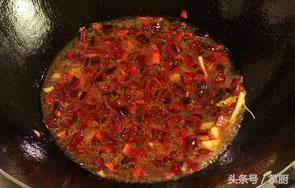 干锅牛蛙的14种做法大全(教你做鲜嫩多汁的干锅牛蛙)(9)