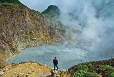 ​多米尼加滚水湖之谜，湖水欣喜温度胜过100℃_未解之谜