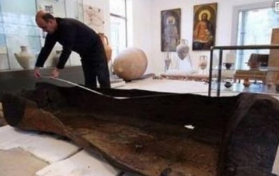 ​乌海史前古船之谜，百万年前船只在水中保留完佳_未解