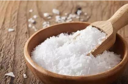 红酒用什么能洗掉,玻璃杯红酒污渍怎么洗掉图3