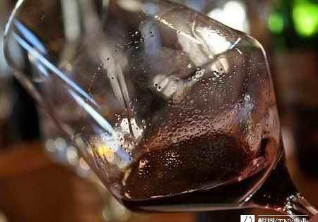 皮沙发上的红酒渍怎么清除