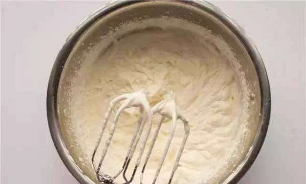 安佳奶油怎么打发,安佳淡奶油怎样打发定型好图6