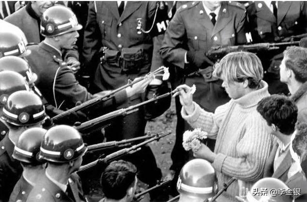 嬉皮士历史(曾经追逐花儿与和平的美国嬉皮士为何被称为垮掉的一代)(9)