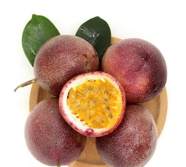 百香果蜂蜜水热量高吗，突然好奇，隔两三天喝杯奶茶店里的果茶（百香果之类的）会胖吗？一杯热量大概是怎么样的？图2