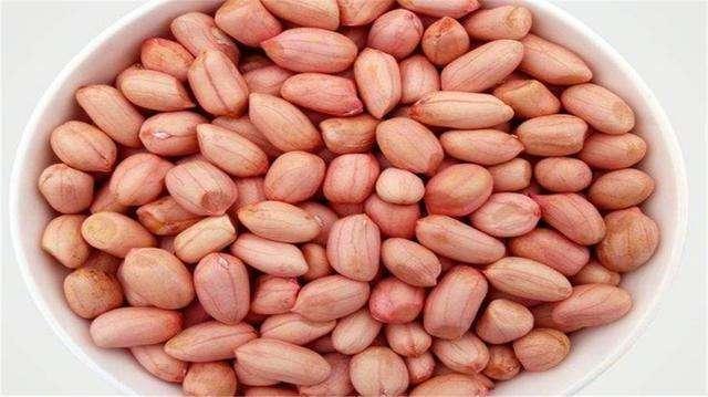 花生米怎么炒出来又脆又酥(学会一个小技巧)(3)