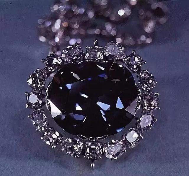 如何挑选一颗好的钻石（这样选钻石绝不吃亏）(18)