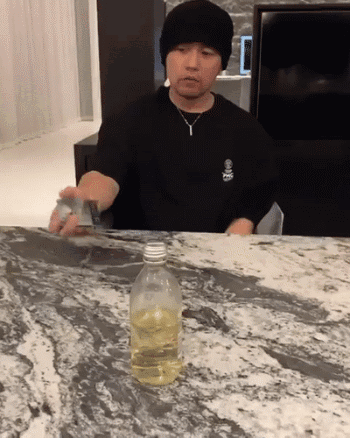 踢瓶盖挑战是谁发起的（怎么突然全网都开始踢瓶盖了）(10)