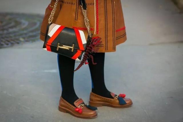 秋冬穿什么打底袜（秋冬必备的打底袜）(2)