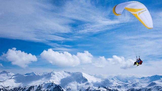 天门山翼装飞行出意外的人（天门山意外身亡的翼装女孩儿让我们深思）(9)