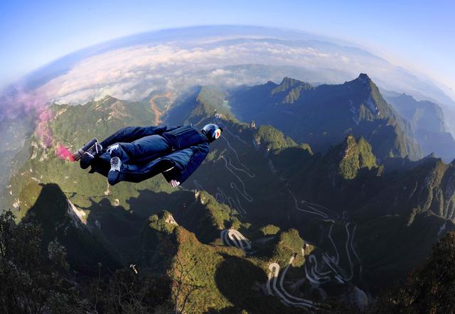 天门山翼装飞行出意外的人（天门山意外身亡的翼装女孩儿让我们深思）(7)