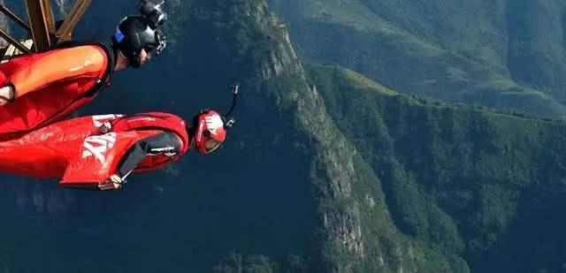 天门山翼装飞行出意外的人（天门山意外身亡的翼装女孩儿让我们深思）(8)