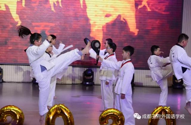 孔雀东南飞话剧剧本中英文(英文话剧演绎孔雀东南飞)(21)